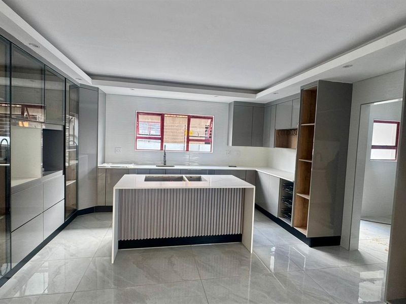 Brand-New Modern Masterpiece in Aerorand - Photo 2