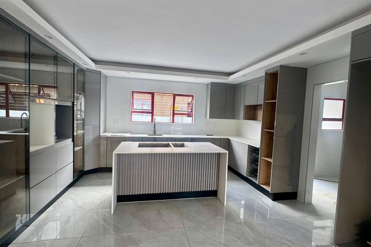 Brand-New Modern Masterpiece in Aerorand - Photo 2