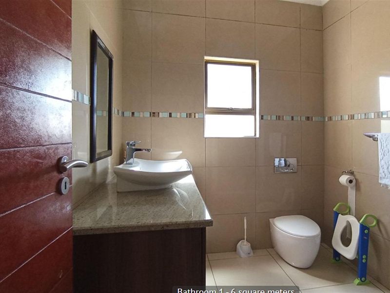 Luxurious 4-Bedroom Home for Sale in Blue Valley Golf Estate - Photo 6