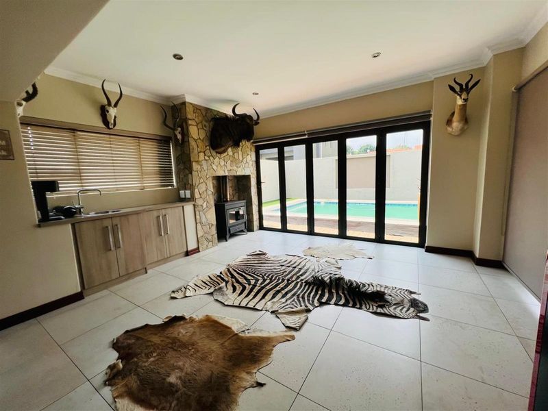 A 3 Bedroom Family Home for Sale in Emfuleni Golf Estate, Vanderbijlpark - Photo 9