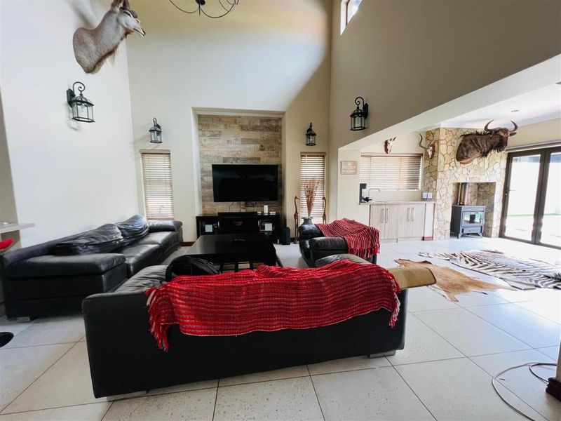 A 3 Bedroom Family Home for Sale in Emfuleni Golf Estate, Vanderbijlpark - Photo 6