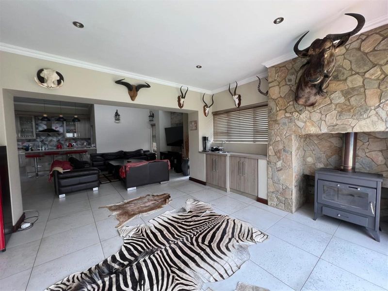 A 3 Bedroom Family Home for Sale in Emfuleni Golf Estate, Vanderbijlpark - Photo 7