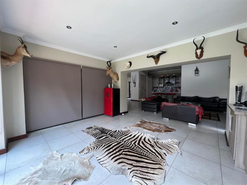 A 3 Bedroom Family Home for Sale in Emfuleni Golf Estate, Vanderbijlpark - Photo 8
