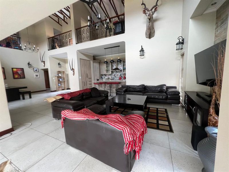 A 3 Bedroom Family Home for Sale in Emfuleni Golf Estate, Vanderbijlpark - Photo 5