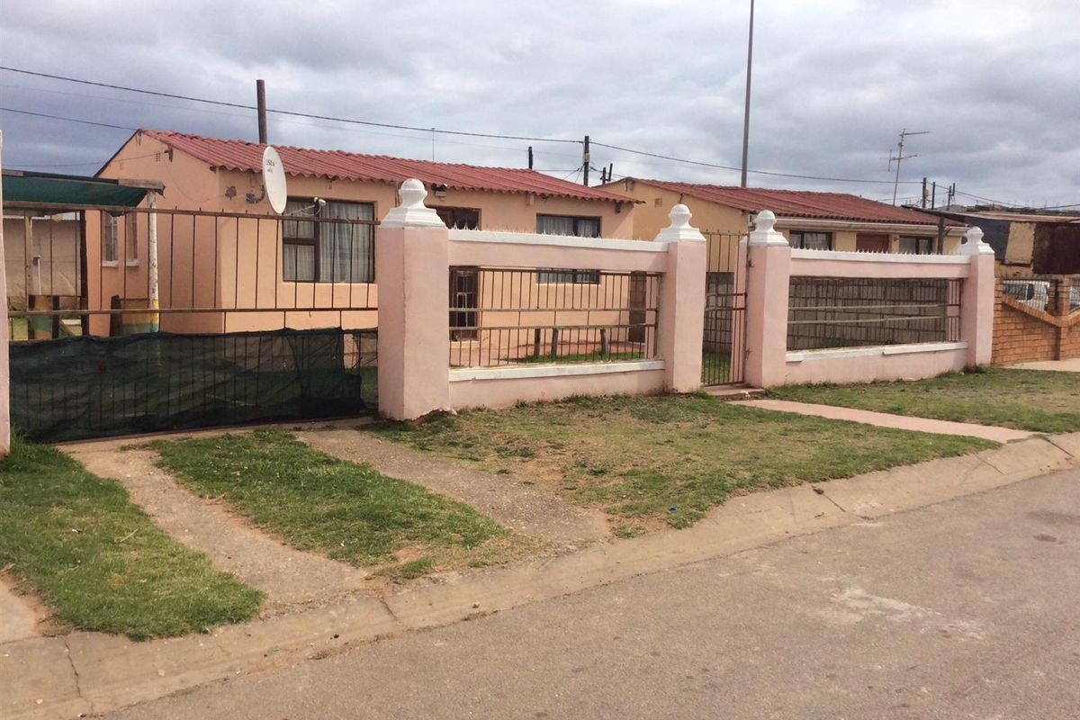 House For Sale in Kwanobuhle, Uitenhage - Photo 3