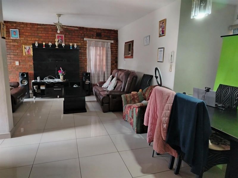 Guest House For Sale in Fairview, Empangeni, KwaZulu Natal - Photo 5