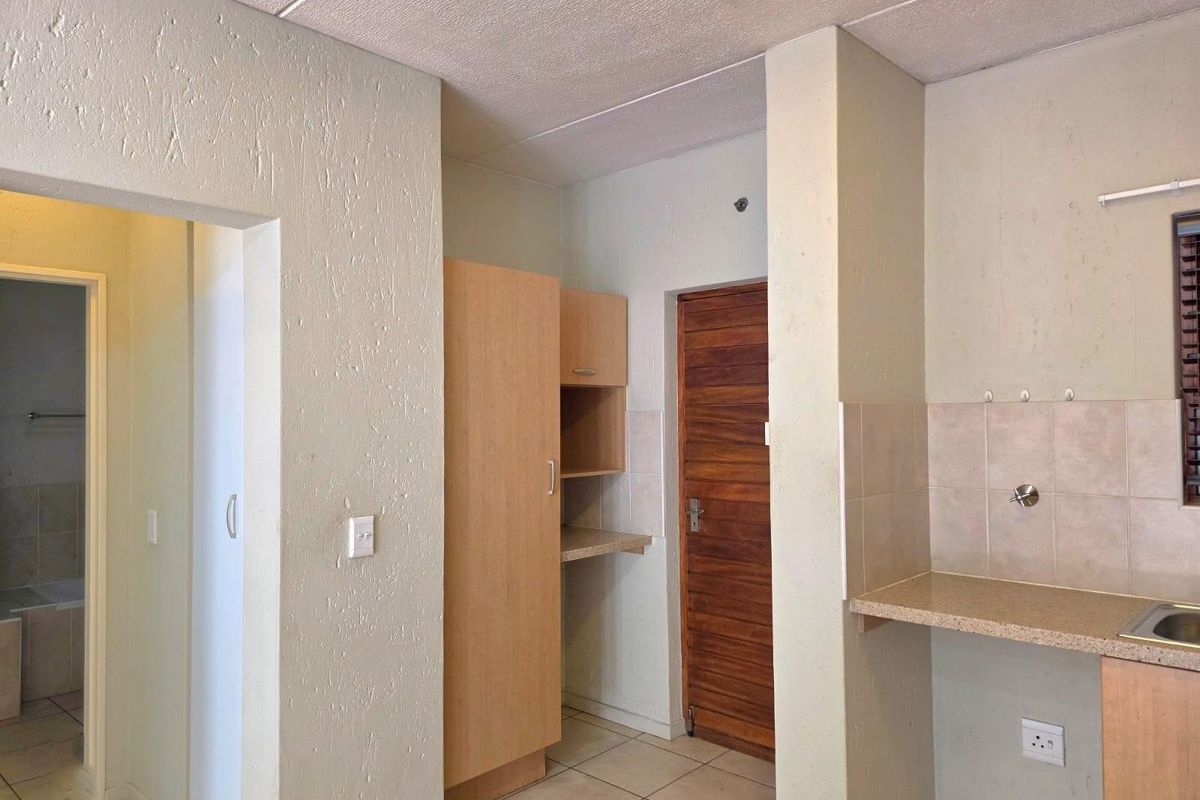 Apartment FOR SALE in Douglasdale, Fourways, Sandton - Photo 4