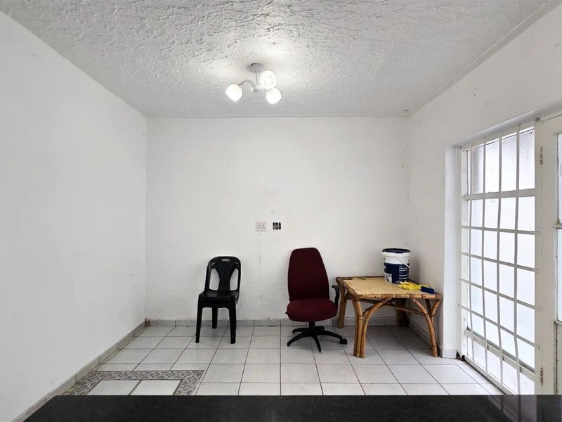 3-bed apartment, close to many amenities and perfect for rental income - Photo 8