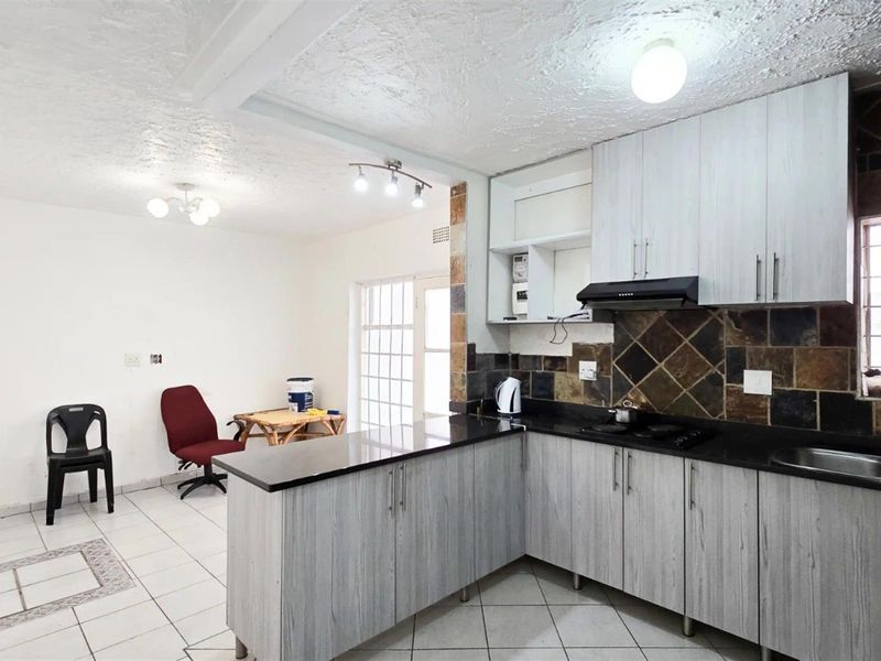 3-bed apartment, close to many amenities and perfect for rental income - Photo 6