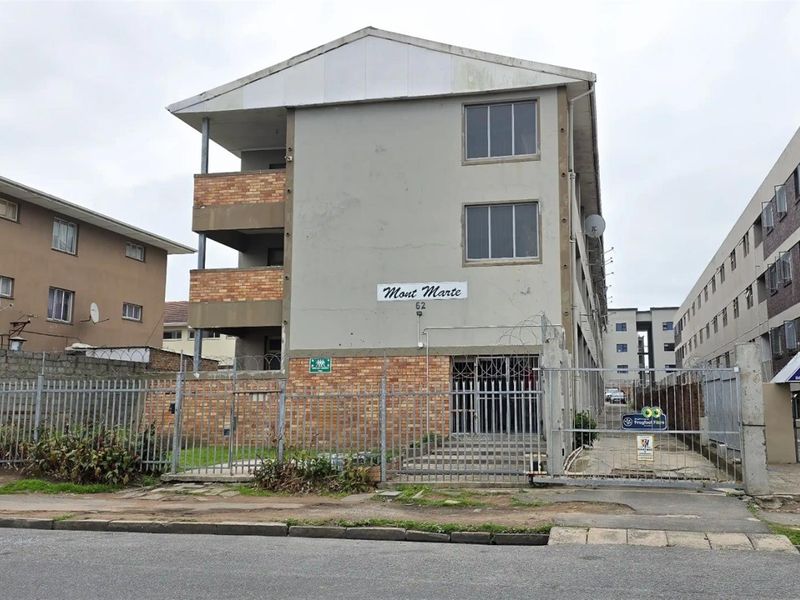 3-bed apartment, close to many amenities and perfect for rental income - Photo 2