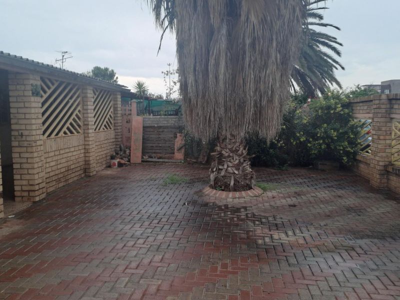 House For Sale in Homevale, Kimberley - Photo 2