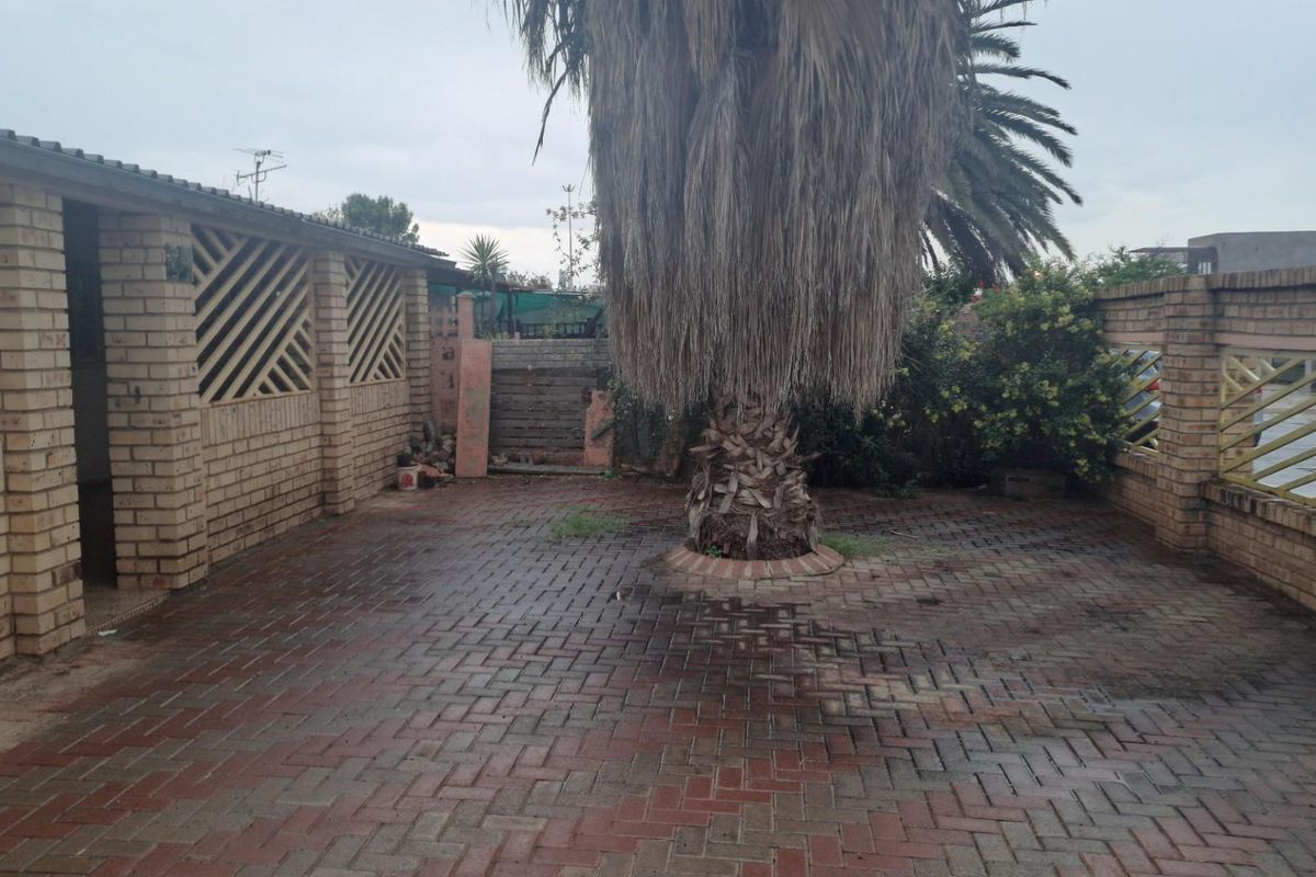 House For Sale in Homevale, Kimberley - Photo 2