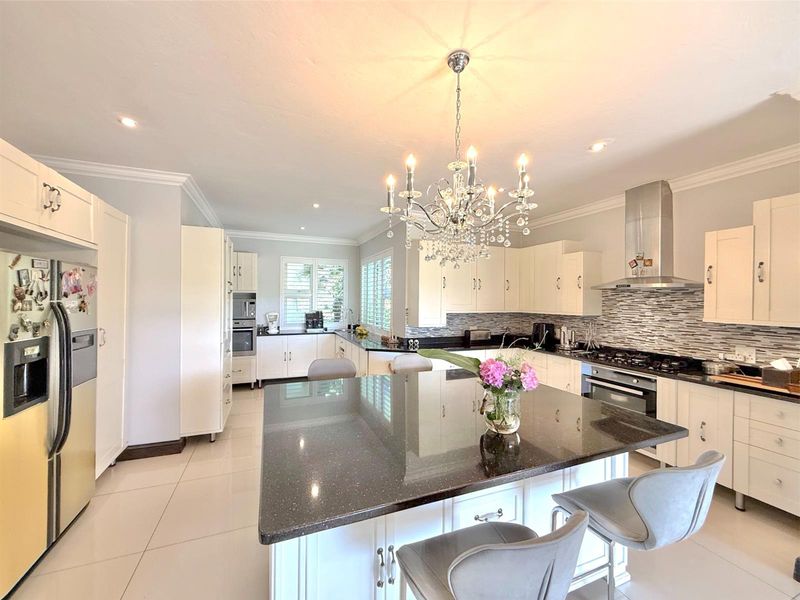 Bali-inspired Entertainers home with Fairway Views - Photo 4