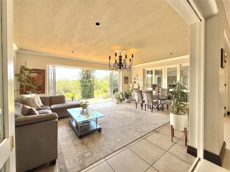 Bali-inspired Entertainers home with Fairway Views - Photo 9