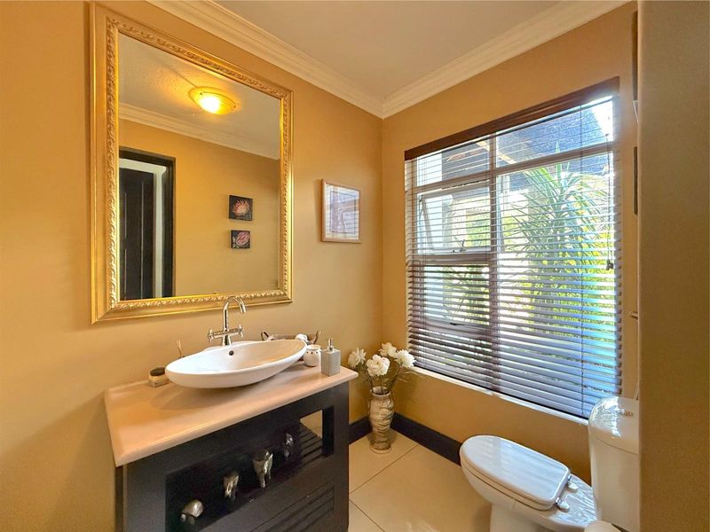 Bali-inspired Entertainers home with Fairway Views - Photo 7