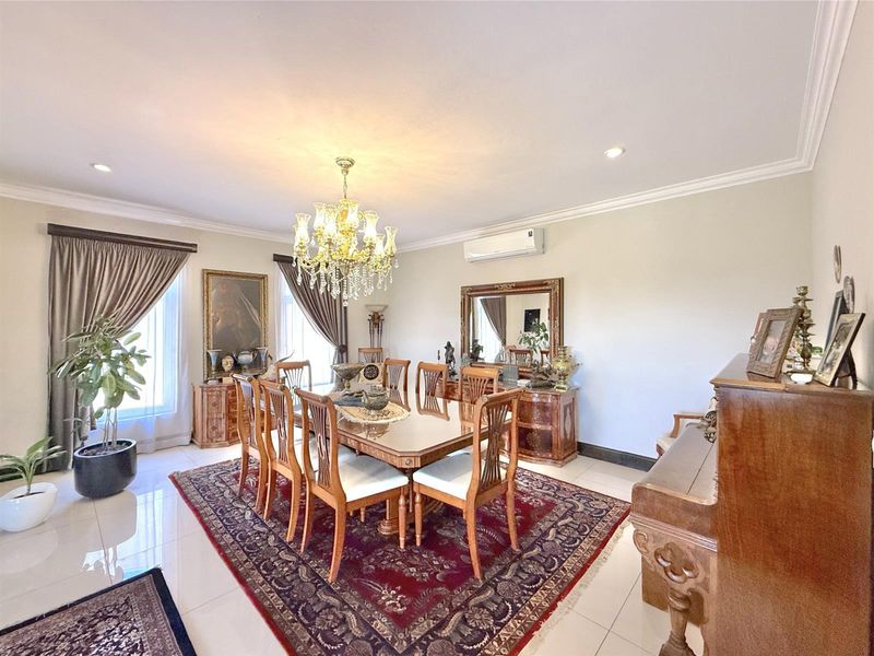 Bali-inspired Entertainers home with Fairway Views - Photo 3