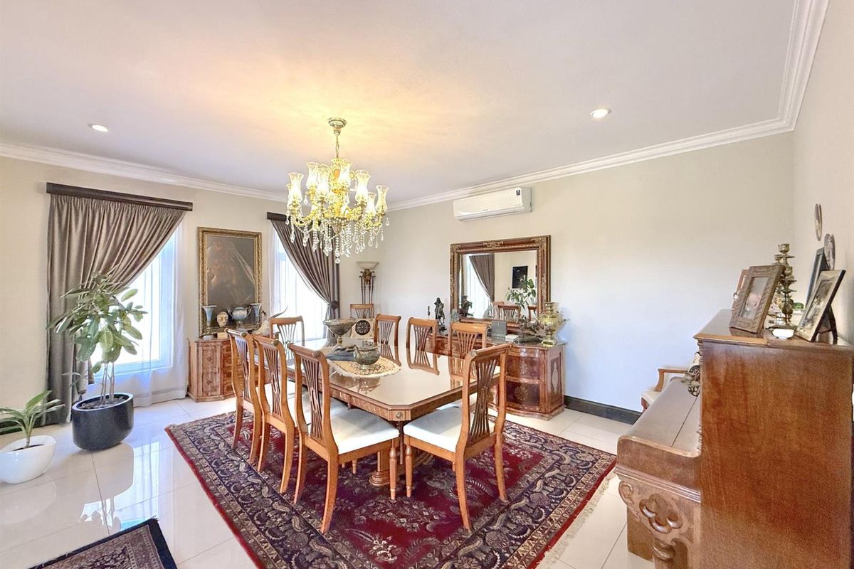 Bali-inspired Entertainers home with Fairway Views - Photo 3