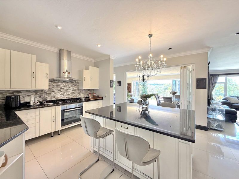 Bali-inspired Entertainers home with Fairway Views - Photo 5