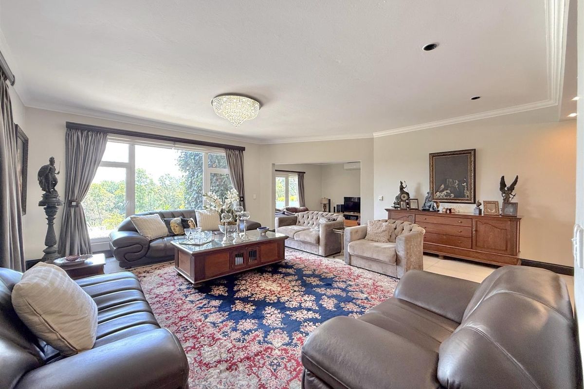 Bali-inspired Entertainers home with Fairway Views - Photo 2