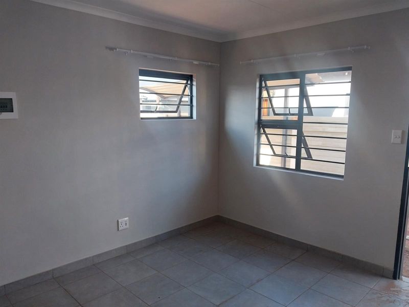 2 bedroom house For Sale in Protea Glen, Soweto - Photo 9