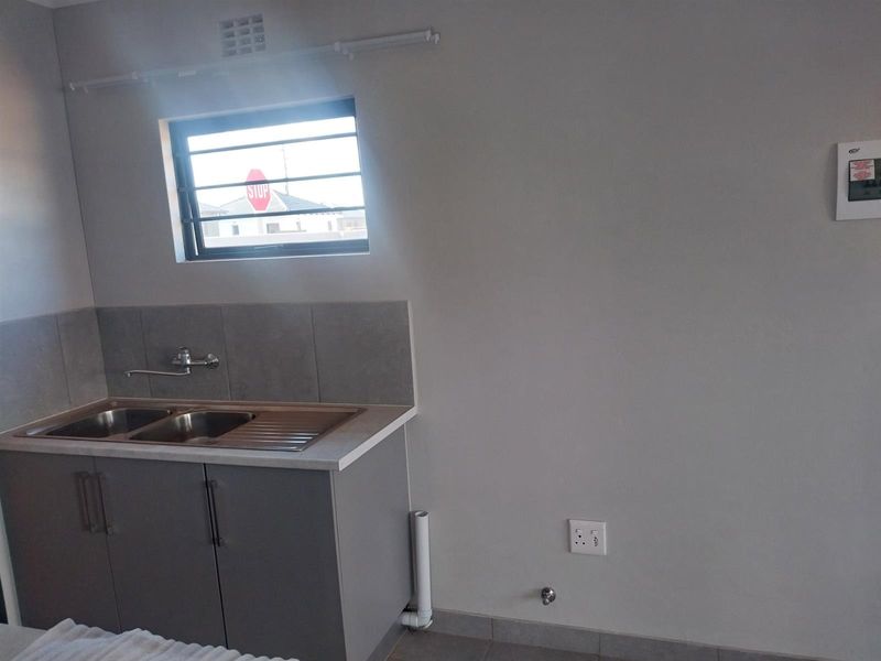 2 bedroom house For Sale in Protea Glen, Soweto - Photo 8