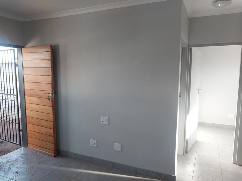 2 bedroom house For Sale in Protea Glen, Soweto - Photo 7