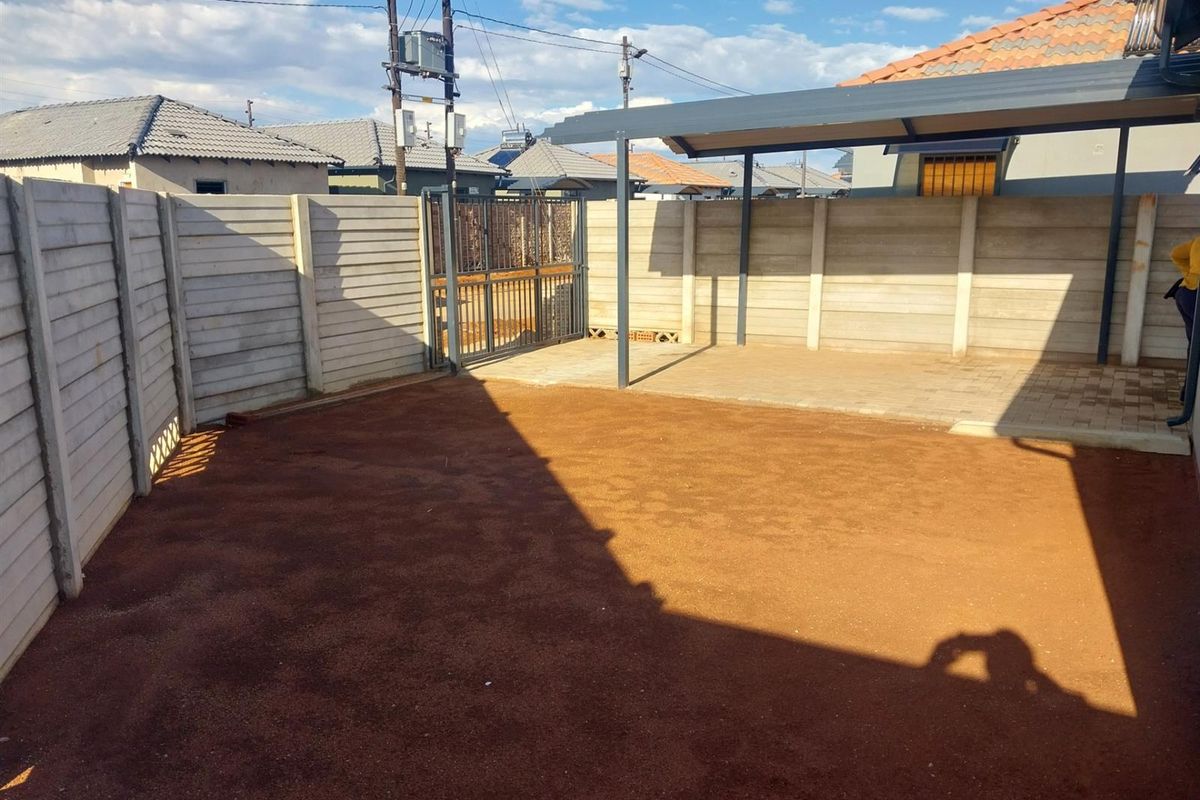 2 bedroom house For Sale in Protea Glen, Soweto - Photo 4