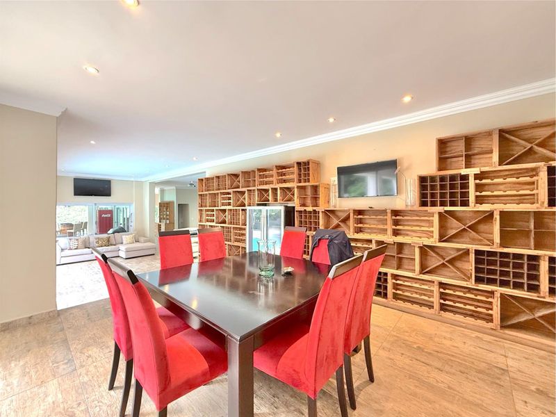 Expansive Luxury Residence Designed for Exceptional Entertaining - Photo 7