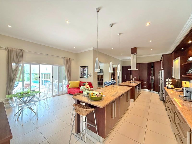 Expansive Luxury Residence Designed for Exceptional Entertaining - Photo 6