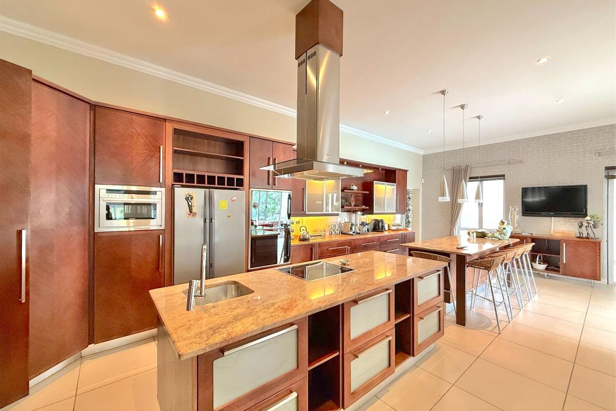 Expansive Luxury Residence Designed for Exceptional Entertaining - Photo 5