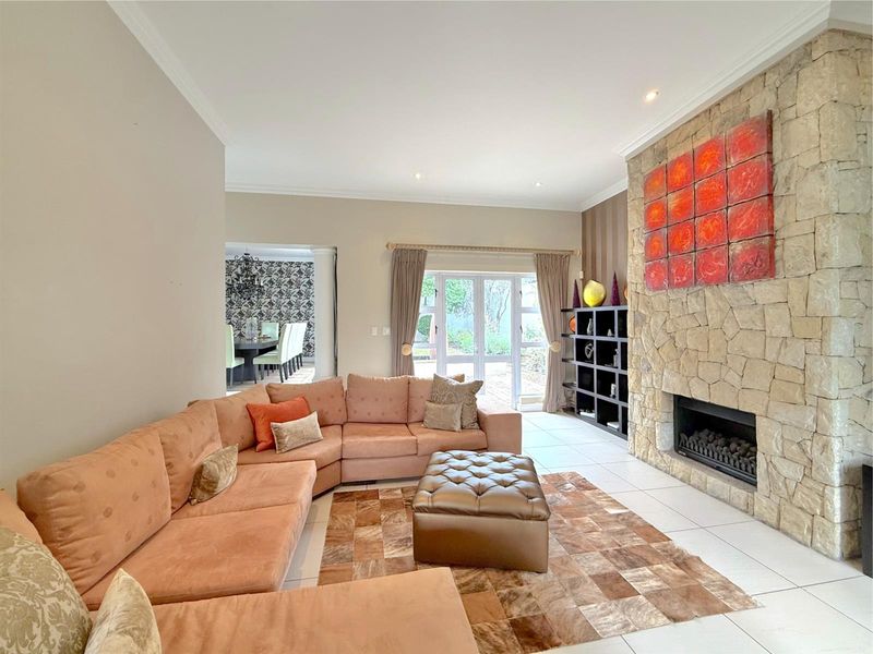 Expansive Luxury Residence Designed for Exceptional Entertaining - Photo 4