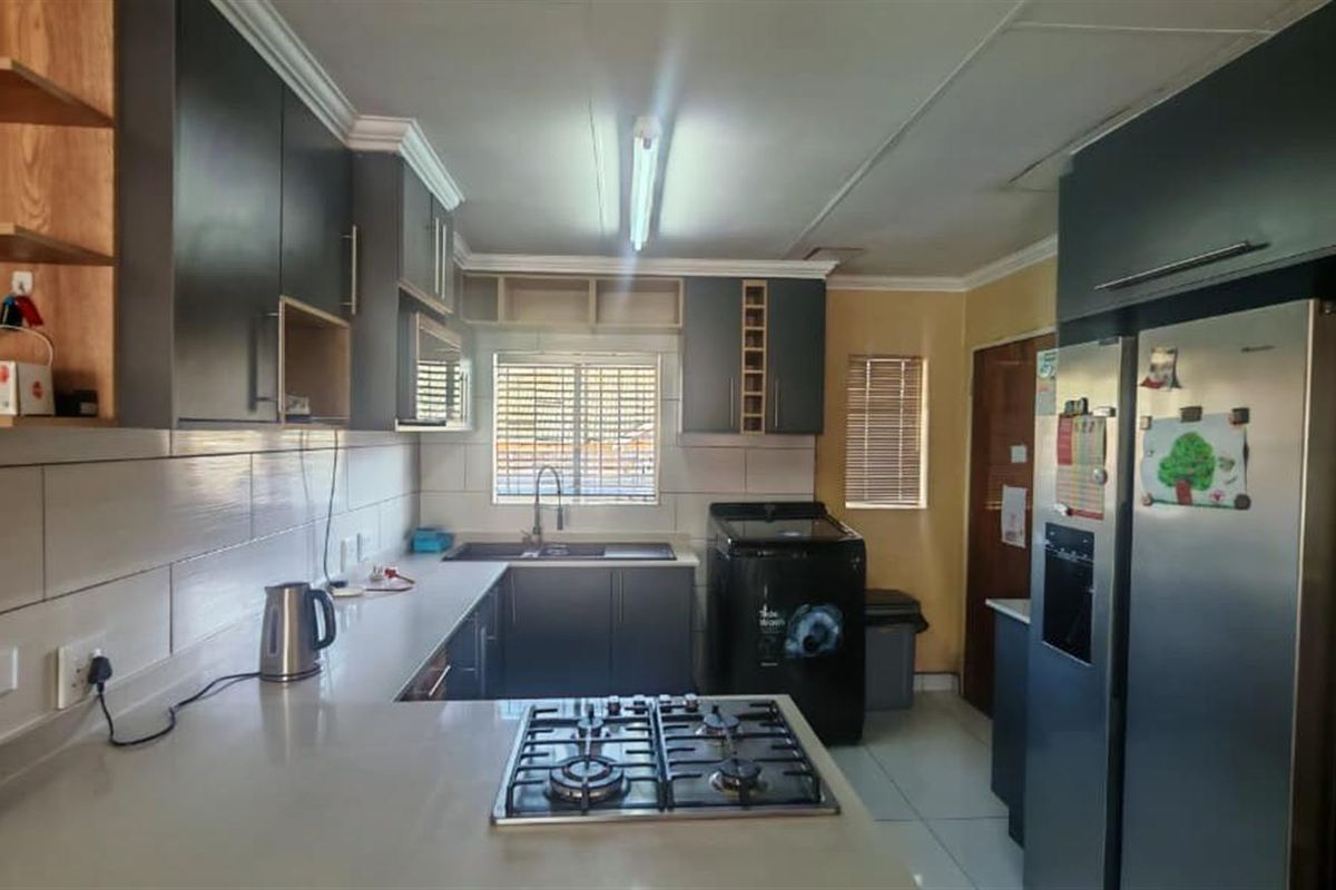 Complex For Sale in Groblerpark, Roodepoort - Photo 2