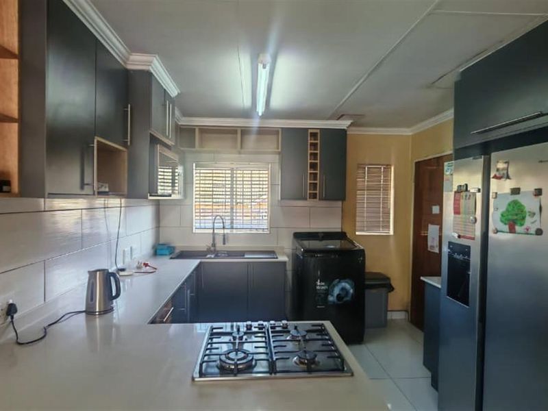 Complex For Sale in Groblerpark, Roodepoort - Photo 1