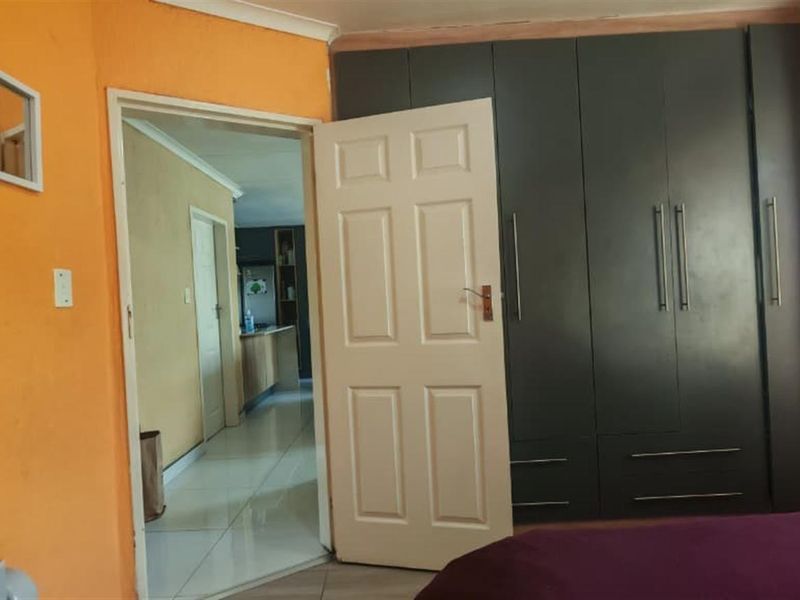 Complex For Sale in Groblerpark, Roodepoort - Photo 9
