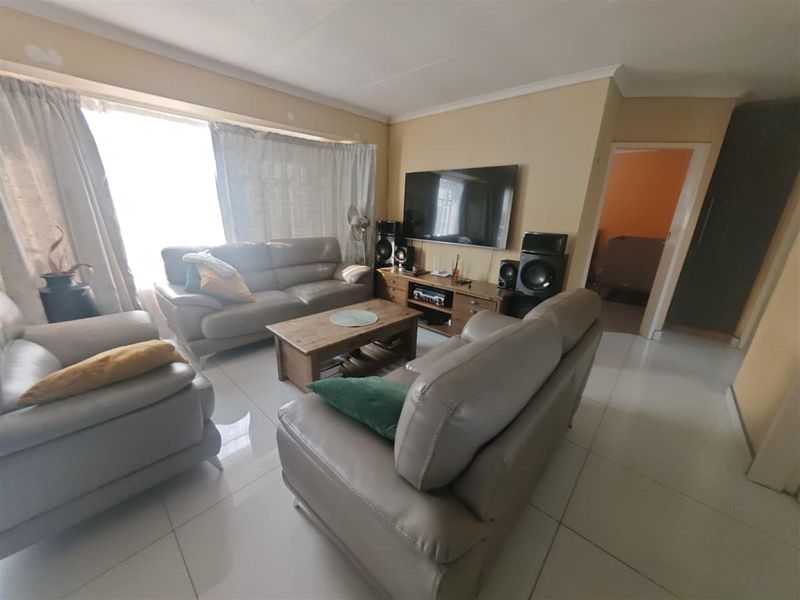 Complex For Sale in Groblerpark, Roodepoort - Photo 3