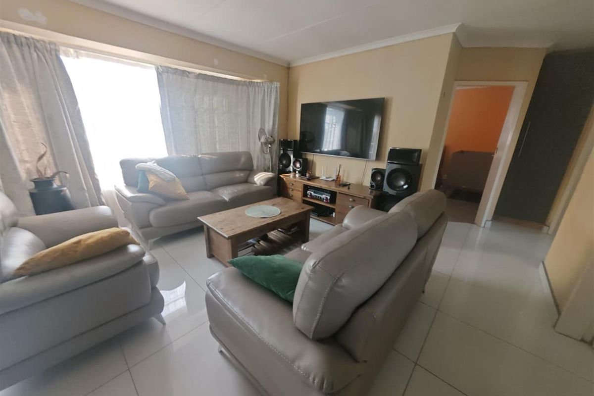Complex For Sale in Groblerpark, Roodepoort - Photo 3