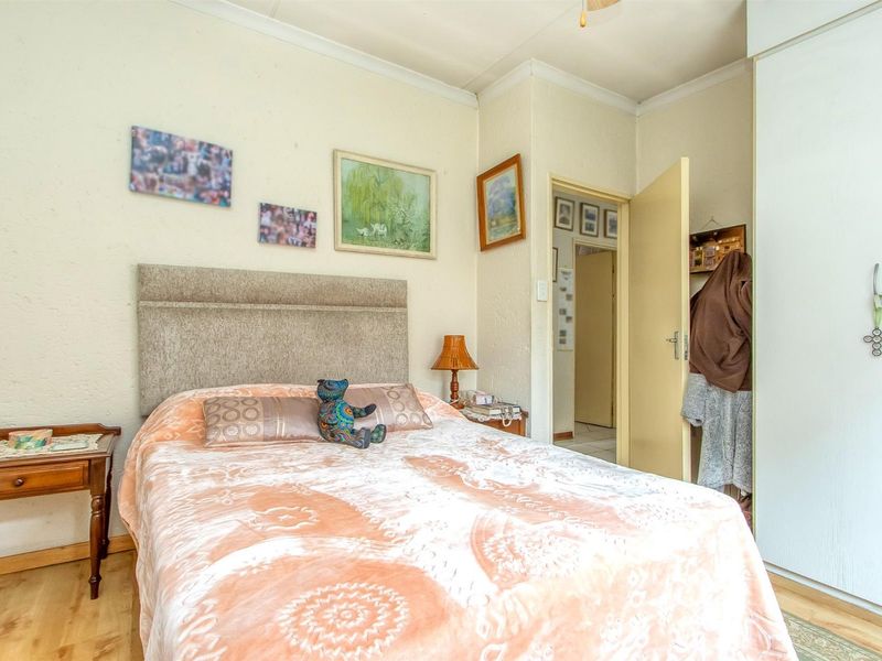 Elegant Two Bedroom Townhouse For Sale in Wychwood, Germiston - Photo 4