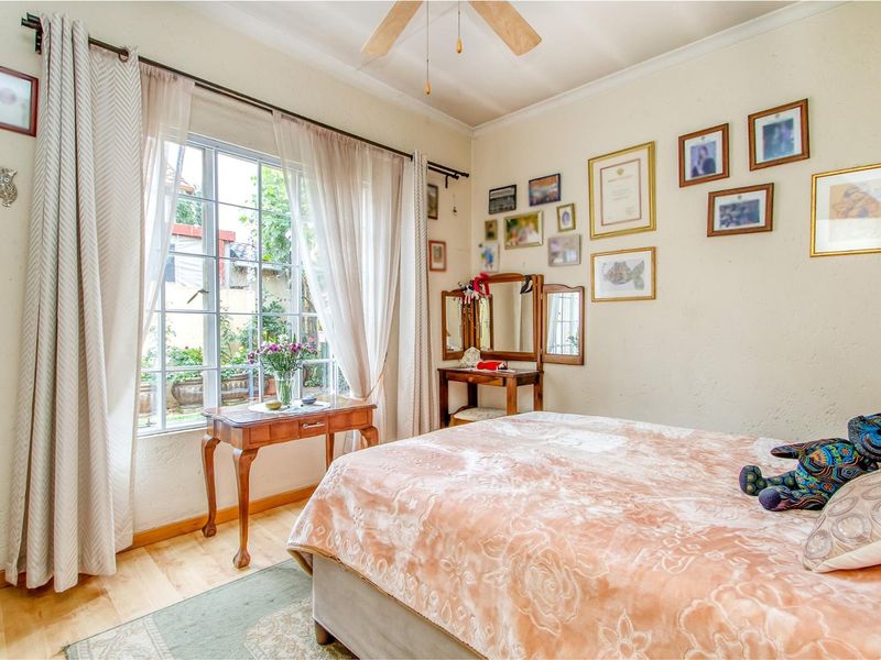 Elegant Two Bedroom Townhouse For Sale in Wychwood, Germiston - Photo 2