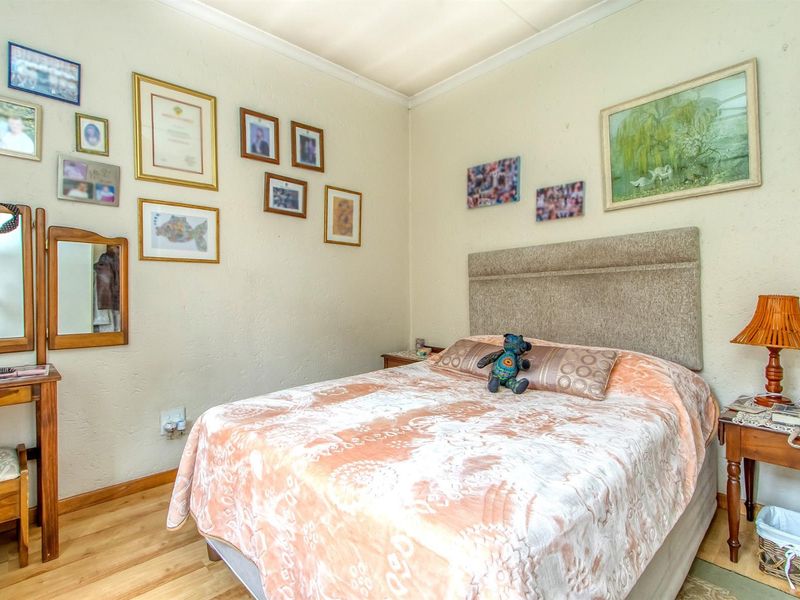 Elegant Two Bedroom Townhouse For Sale in Wychwood, Germiston - Photo 3