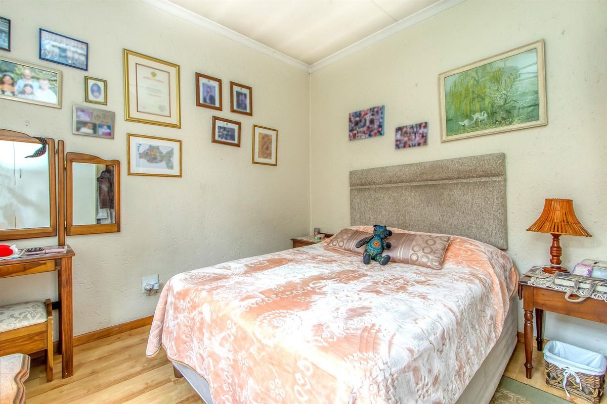 Elegant Two Bedroom Townhouse For Sale in Wychwood, Germiston - Photo 3