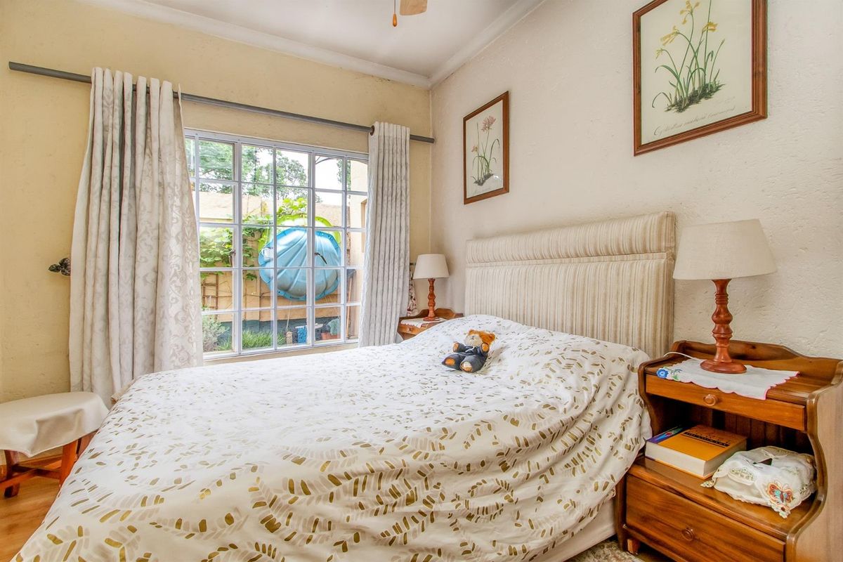 Elegant Two Bedroom Townhouse For Sale in Wychwood, Germiston - Photo 5