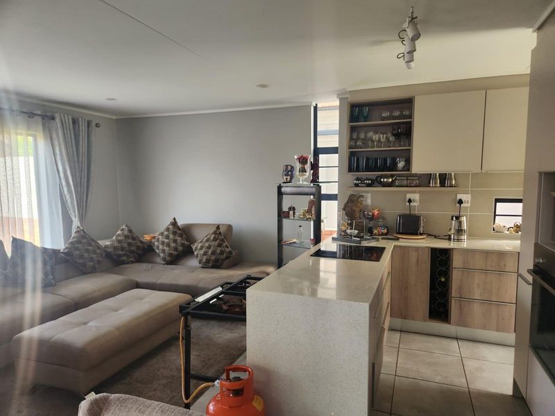 Charming 3 bedroom home for sale in Amberfield - Photo 3