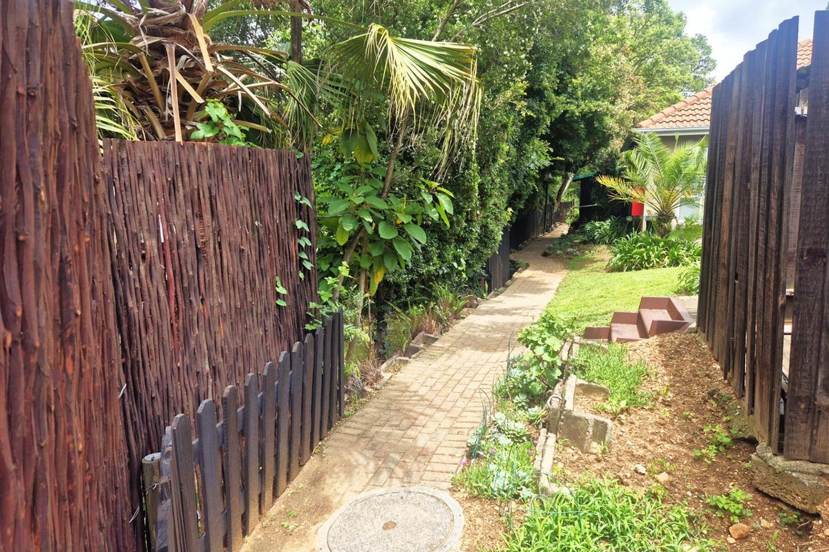 Townhouse For Sale in Douglasdale, Sandton - Photo 2