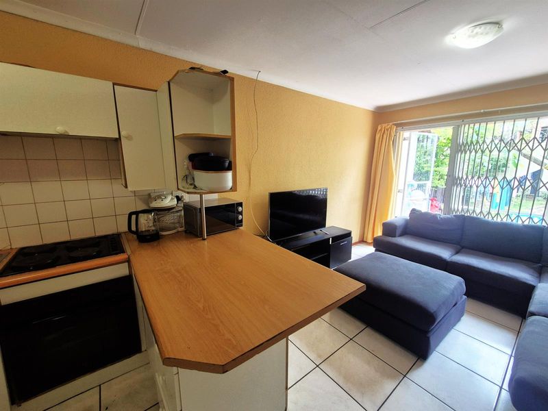 Townhouse For Sale in Douglasdale, Sandton - Photo 8