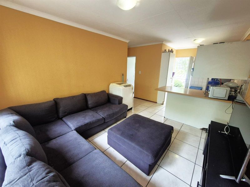 Townhouse For Sale in Douglasdale, Sandton - Photo 6