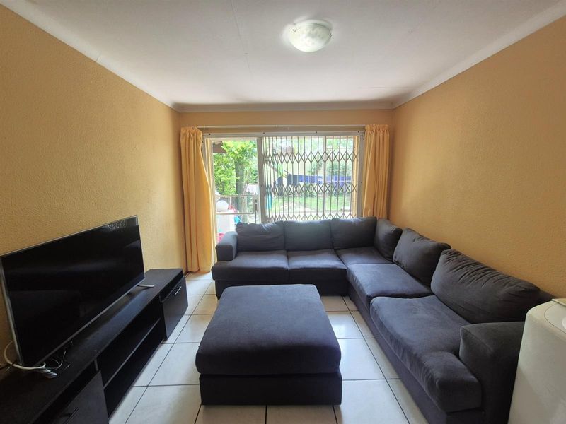 Townhouse For Sale in Douglasdale, Sandton - Photo 4