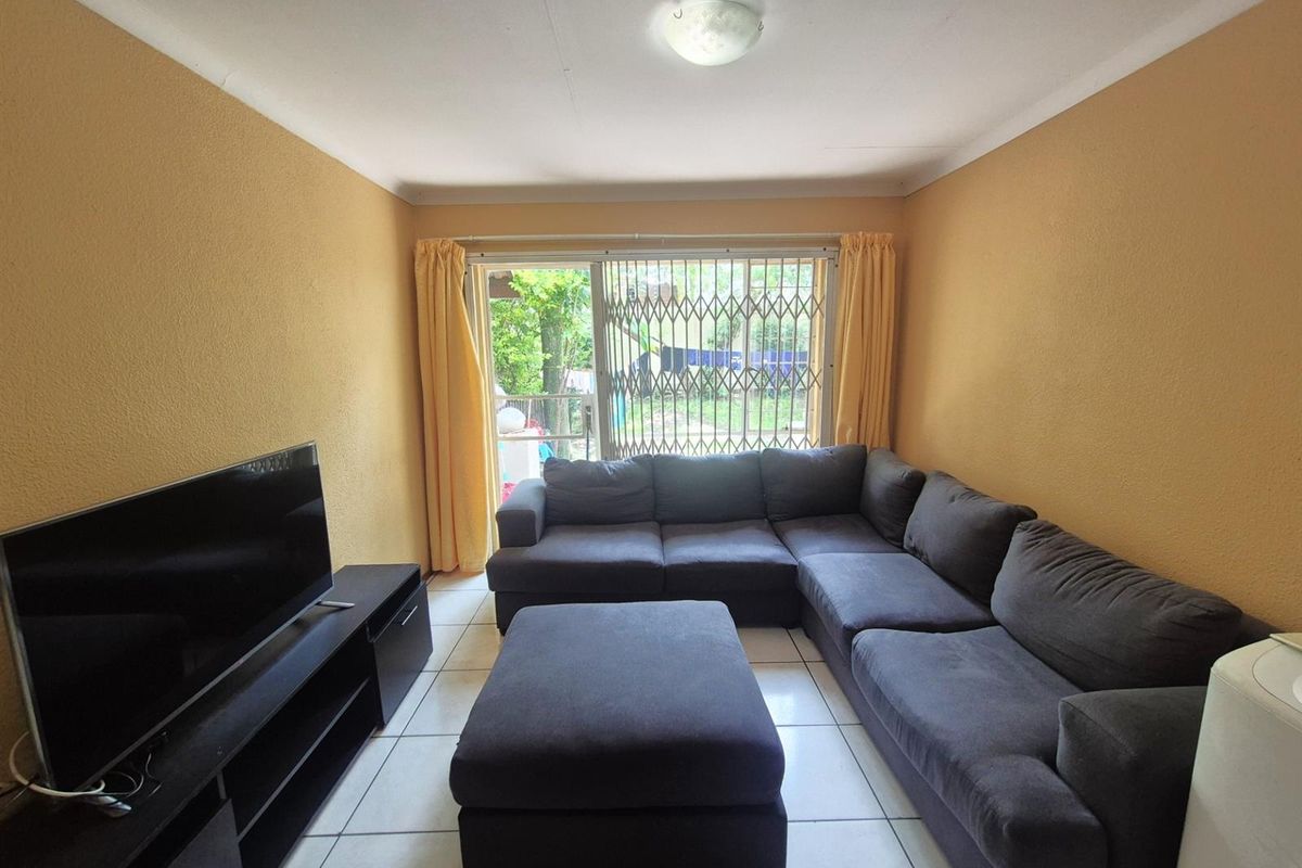 Townhouse For Sale in Douglasdale, Sandton - Photo 4