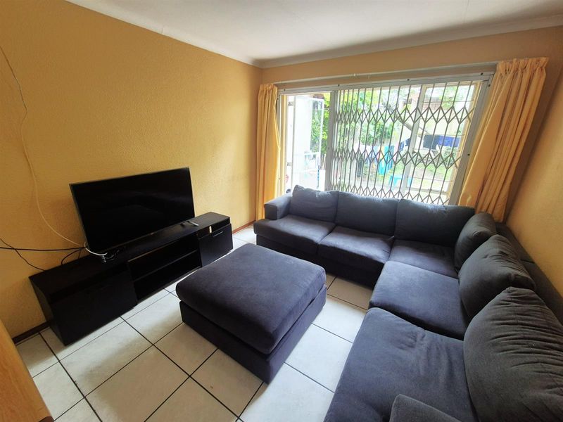 Townhouse For Sale in Douglasdale, Sandton - Photo 3