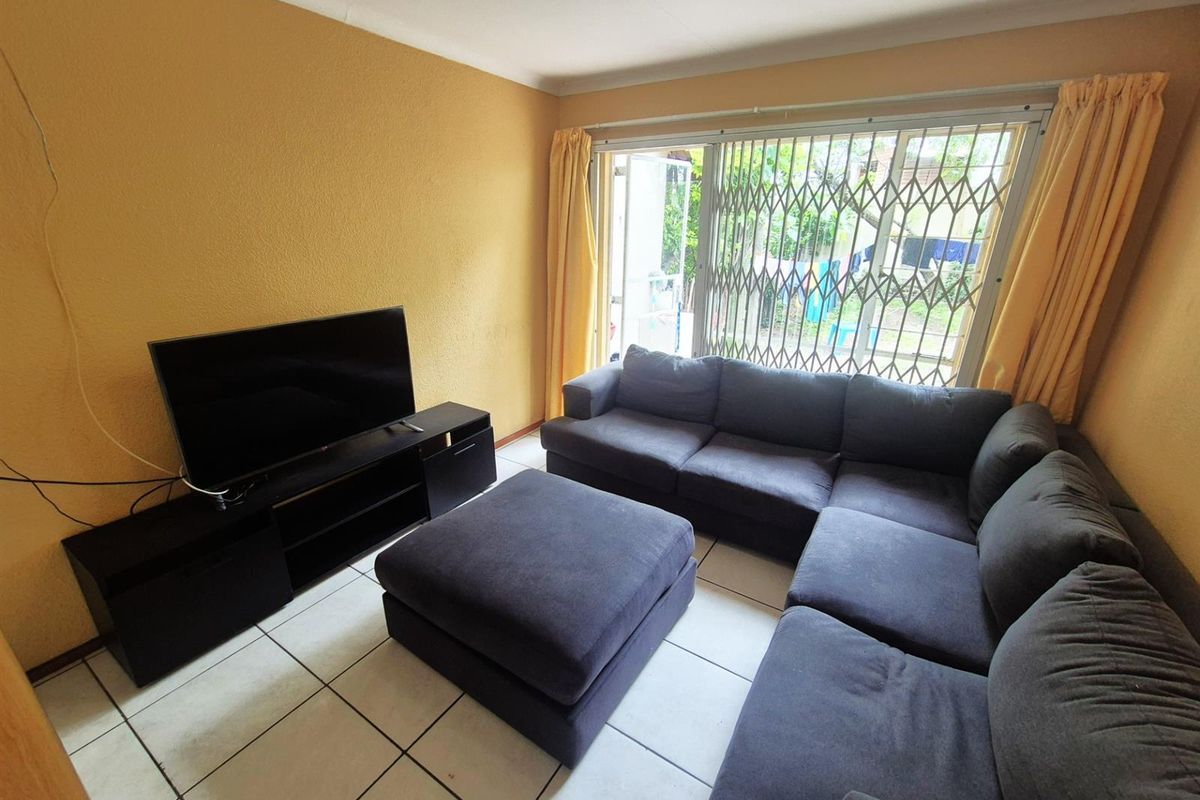 Townhouse For Sale in Douglasdale, Sandton - Photo 3