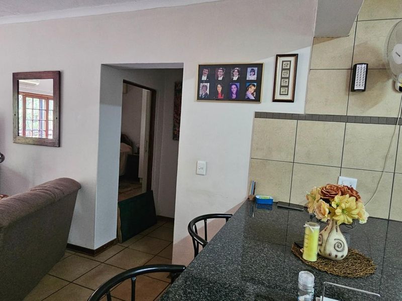 Spacious 4-Bedroom, 3-Bathroom Full Title Home in Semi-Complex - Photo 8